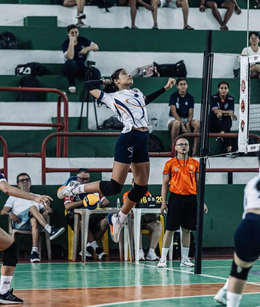 Atleta do CVT atacando