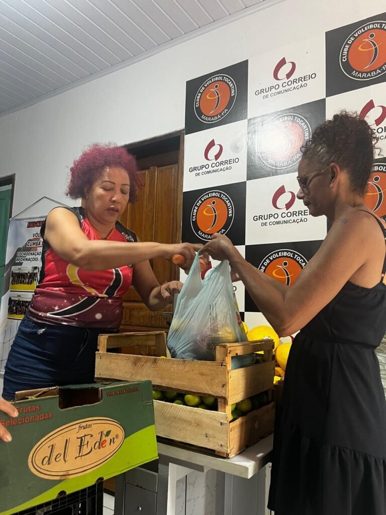 Distribuição de alimentos fornecidos pelo Mesa Brasil Sesc/PA