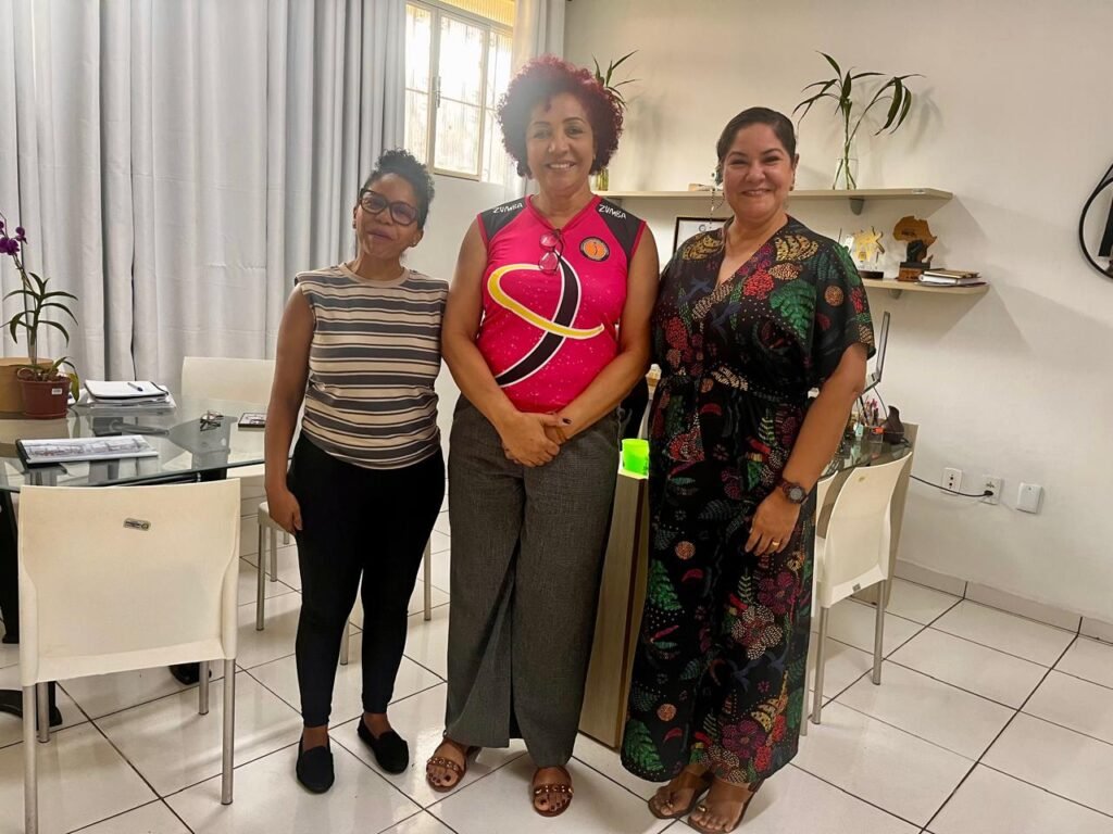 Luiza com a equipe da seaspac