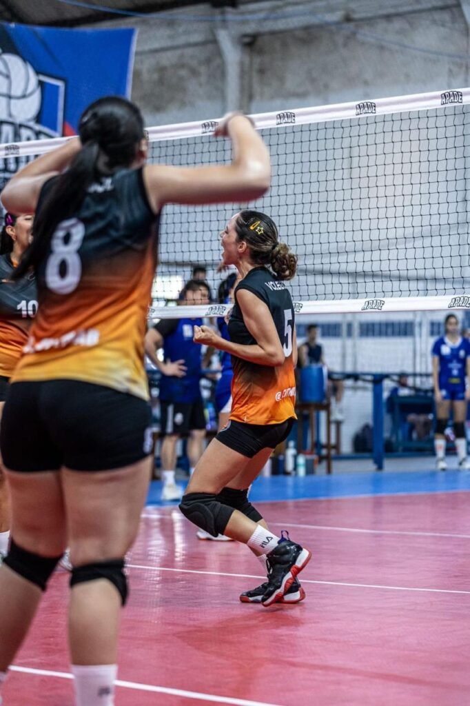 Hannah comemorando um ponto em jogo