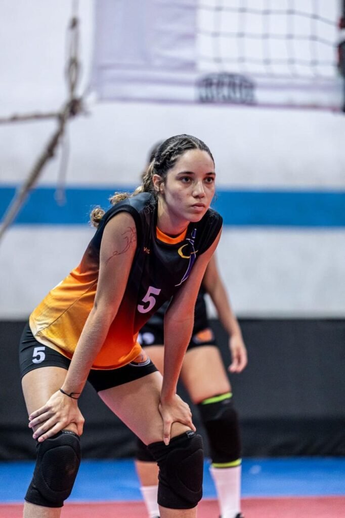 Hannah - atleta do CVT jogando
